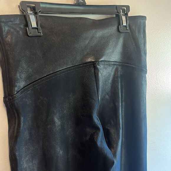 EXCELLENT CONDITION WOMEN’S XL SPANX FAUX LEATHER HI-WAISTED BLACK LEGGINGS - Picture 9 of 11